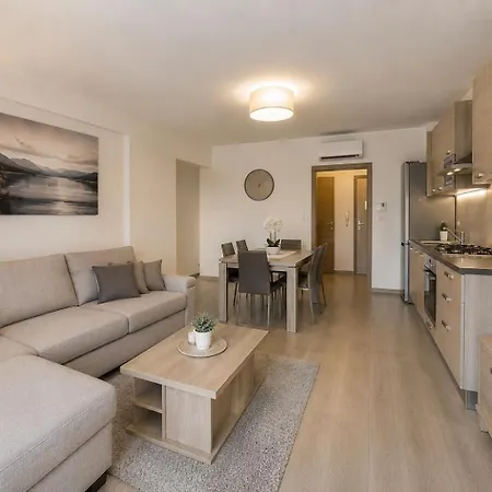 Garibaldi Suite Apartment Verona شقة *