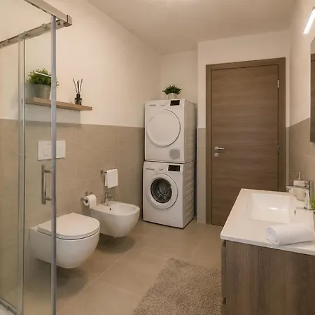 Garibaldi Suite Apartment Verona شقة *